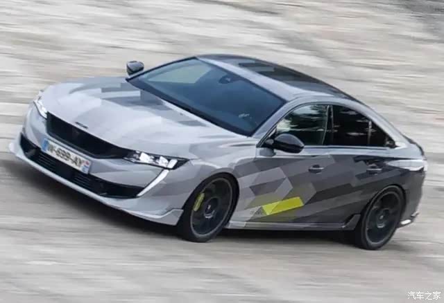 标致汽车标志性的獠牙日行灯