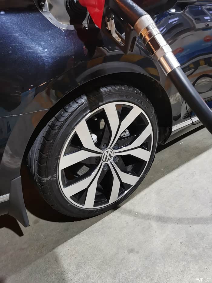 出售18寸梅花瓣轮毂