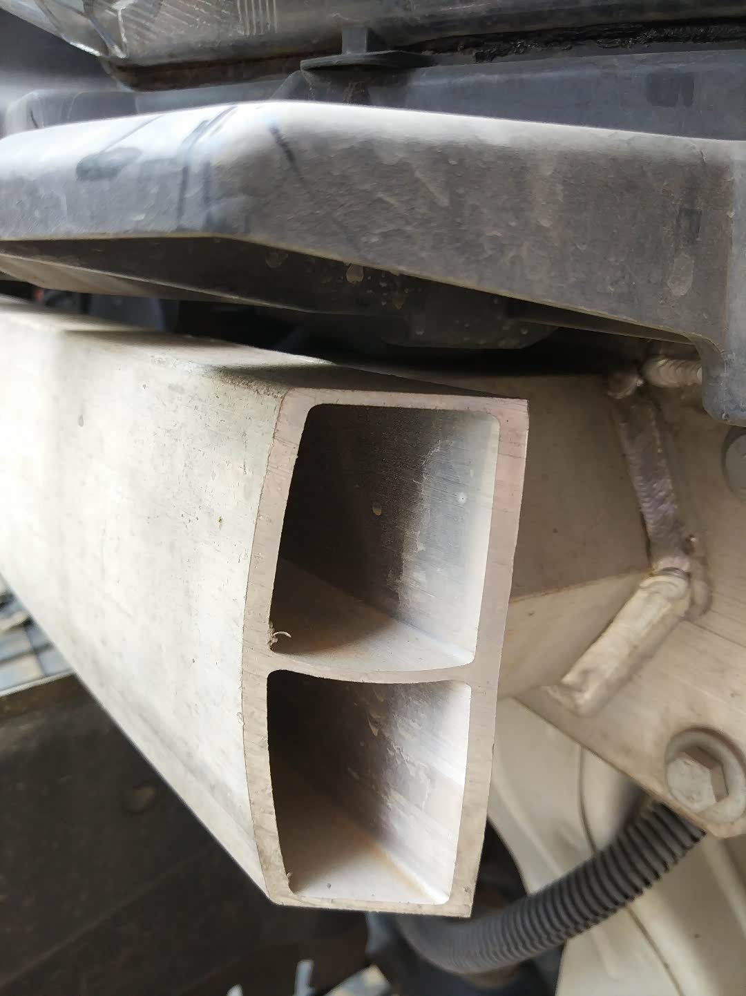 【图】标致308前防撞梁,厚实!_标致308论坛_汽车之家论坛