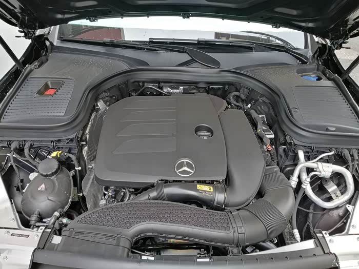 打开前机舱如何查看机油及冷却液的状况