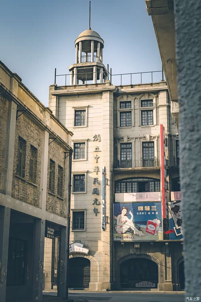 vinna穿越记旗袍小姐姐乘坐揽胜极光穿越上海1943追寻回忆