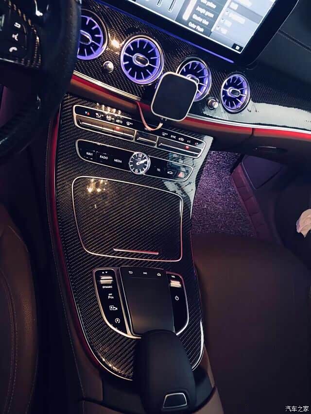 奔驰e级808版改装809版碳纤维中控