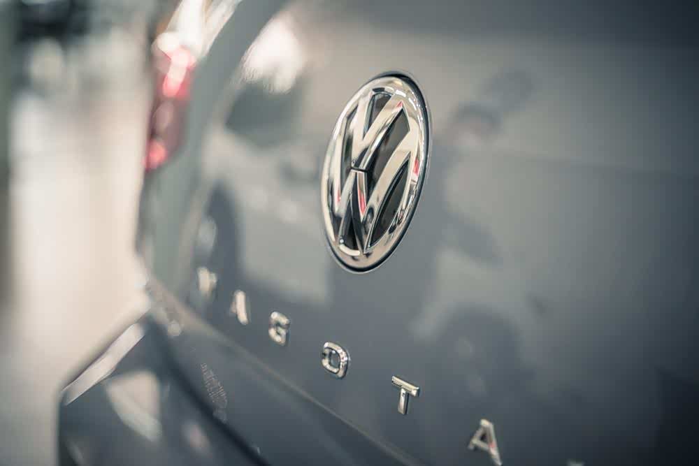 从这代迈腾开始,迈腾的尾部中间位置多了迈腾英文logo