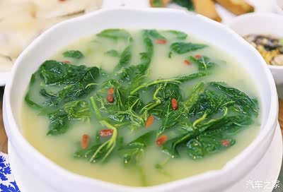 鸡汤浸桑叶,味道香甜可口,喝下去舒服无比.