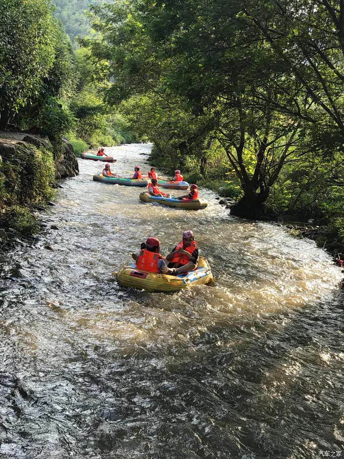 武汉比亚迪秦宋大军自驾咸宁盘龙溪漂流