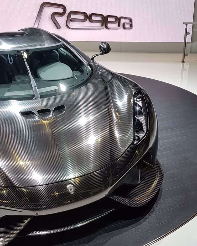 全碳涂装的柯尼塞格regera完美对称的碳纤维纹路真舒适