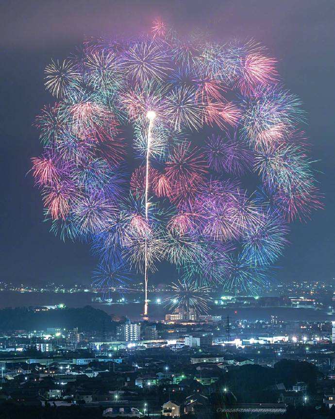 日本各地的花火大会,有生之年和心爱的人一起去看一场吧