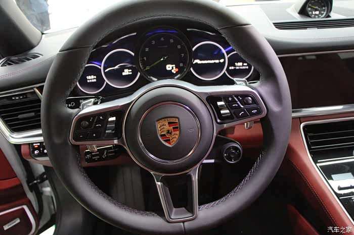 这辆轻改保时捷panamera一眼成迷轮毂碳纤维方向盘尾喉