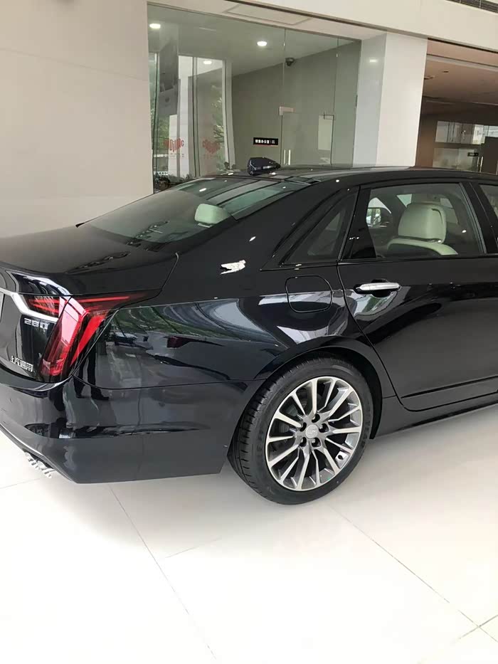 尊享奢华生活实拍凯迪拉克ct6120周年限量版