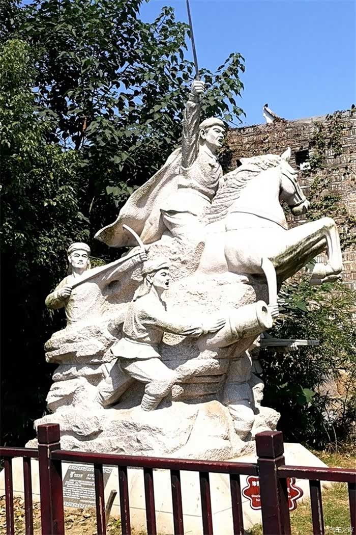 天王陈玉成塑像