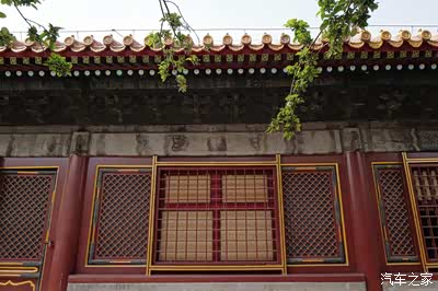 重华宫位于紫禁城内廷西路,御花园以西,西六宫以北,它原是乾西五所中