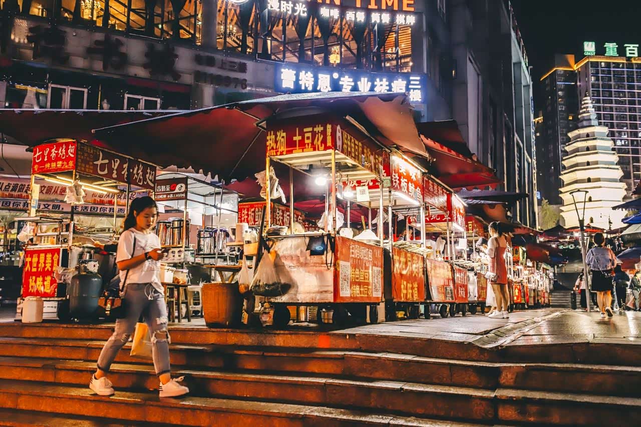 泸州白塔夜市熟悉的夜市烟火气回来了