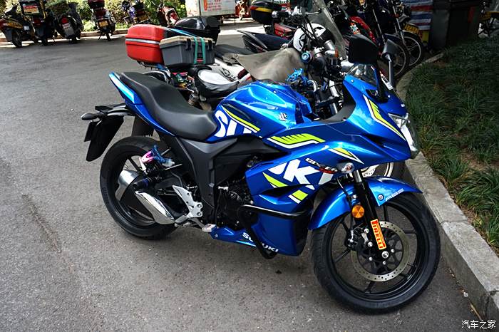 入手濟南輕騎鈴木極客颯gixxer155摩托車