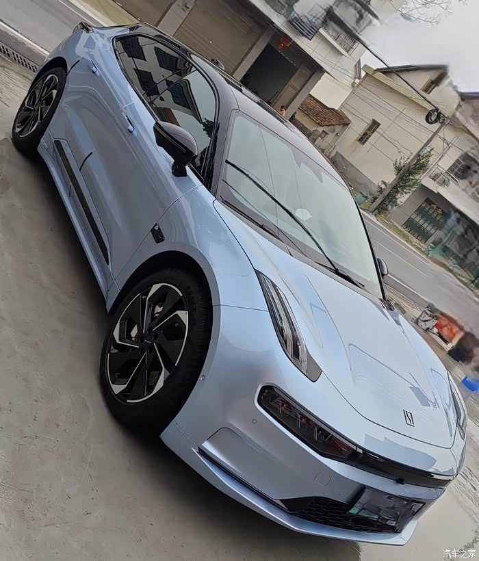 喜欢图片上的蓝色,实车极境蓝色差太大了.