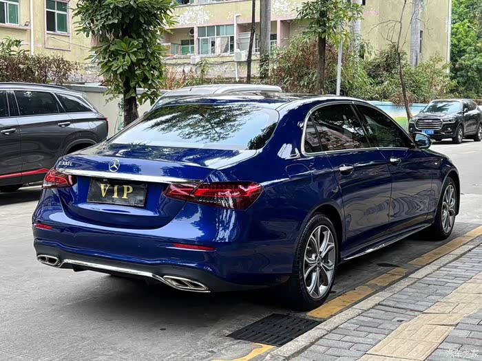 出台奔驰e级2021款e300l豪华型带第三方报