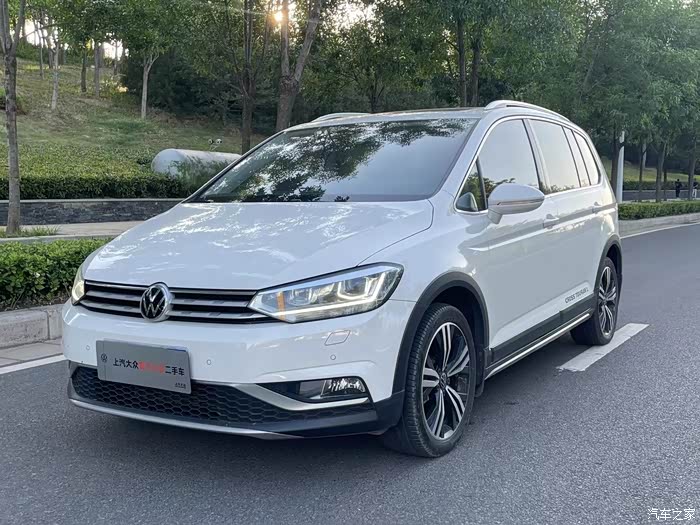 22年大众途安l拓届版 双电动座椅,座椅加热,电动尾门 空调
