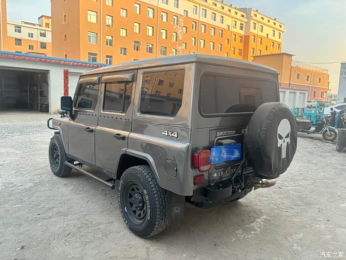 北京bj212,2021年3月,方门硬顶 4x4 2.4t