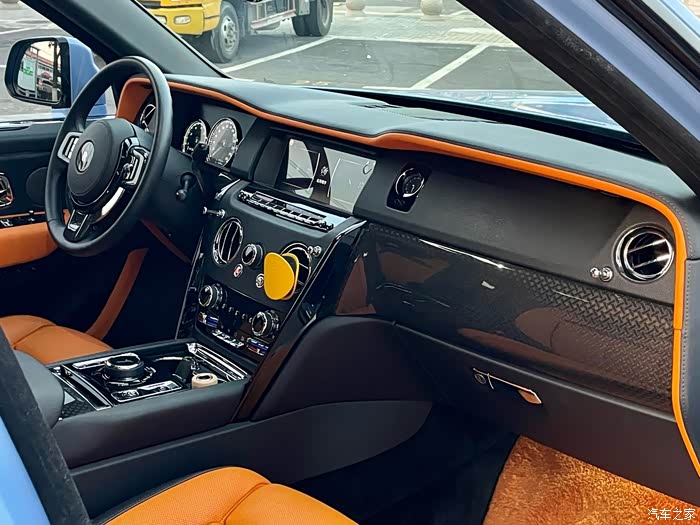 劳斯莱斯库里南bb 21年4月上牌, 安全行驶1万8千公里!