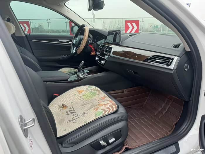 18年宝马525li运动8万多公里一手车原版车况双