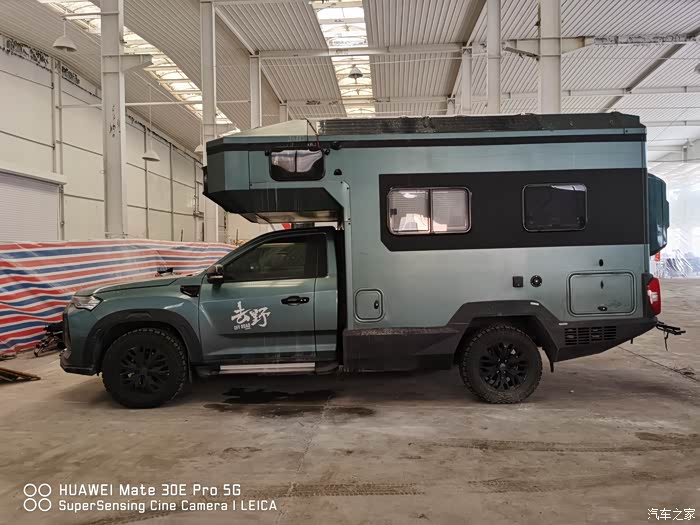 皮卡越野房车车顶升降睡舱