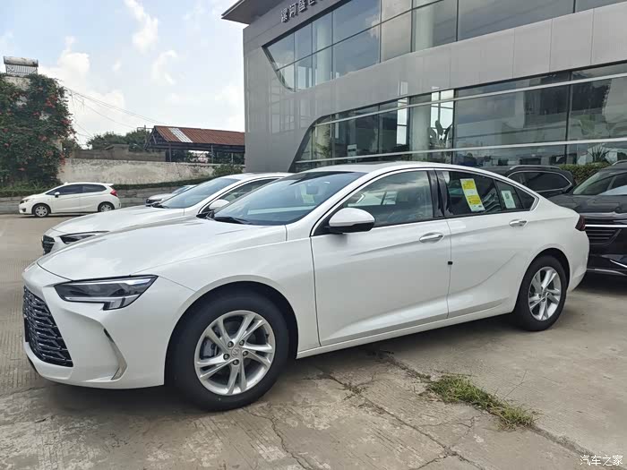 2024款君威25t超享版落地1272万全国可提