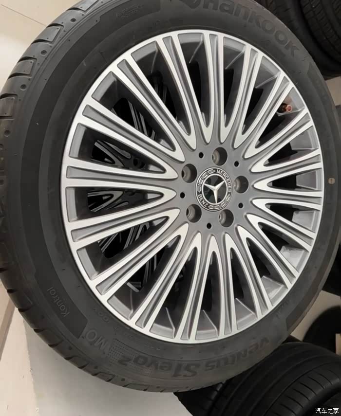 18寸奔驰e300轮毂轮胎精品套件喜欢的可以来