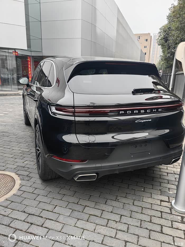 2022款撞坏今天去看了2024款感觉内饰降级了各位车