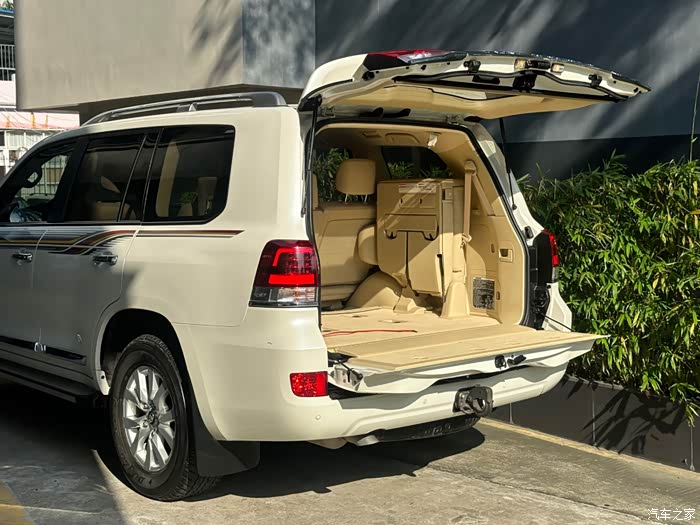 上架一台靓货17年陆巡4000 8气天窗,一手车主安全行驶两