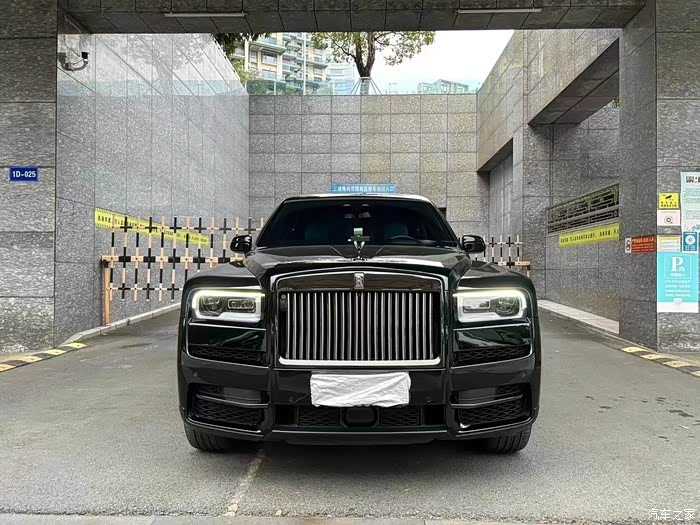 2020年劳斯莱斯库里南bb版行驶9500km黑外蓝内