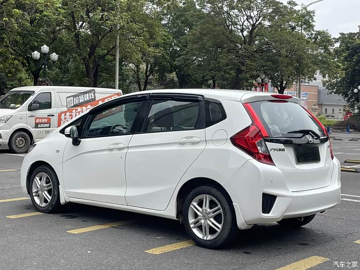 2015年本田飞度15l排量车况精品大屏导航东莞牌