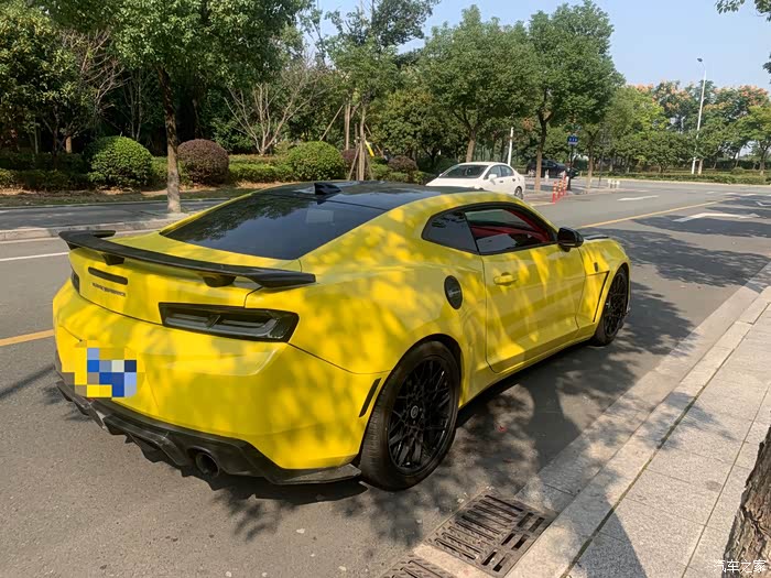 眯眯眼的6代大黄蜂