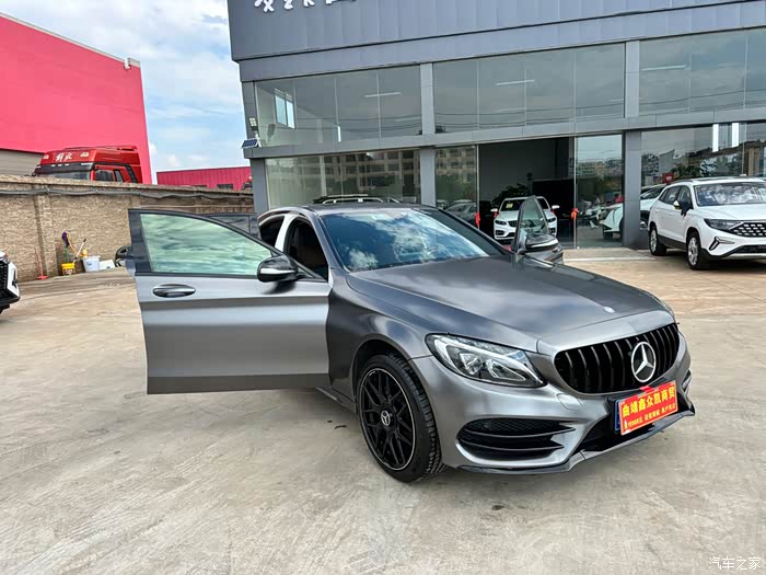 17年的奔驰c200,同事要换e300,特价处理了,16个左