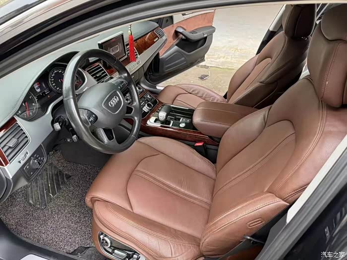 2012年 奥迪a8 舒适5座 3.0t四驱,实表8万公里