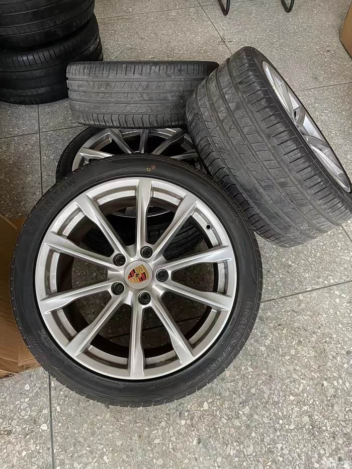 19寸保时捷718轮毂轮胎一套轮毂没有磕碰原车主用的嘉士