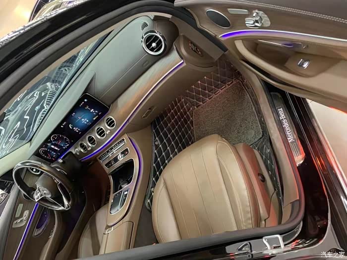 21年21改款奔驰e300l时尚4799那款感应电尾