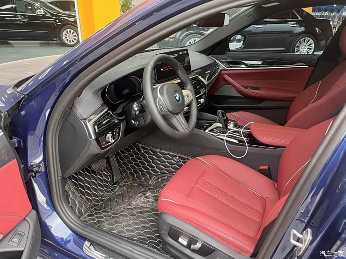 新款宝马525lim运动套操控没得说内饰也好看你们觉得呢