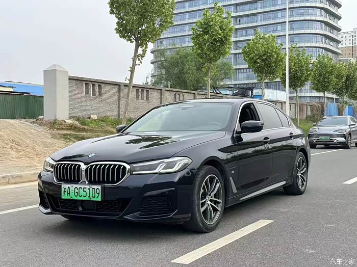 最新拿下21年22款宝马535le先锋版,黑外红内,哈曼卡顿