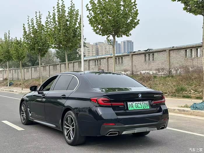 最新拿下21年22款宝马535le先锋版,黑外红内,哈曼卡顿