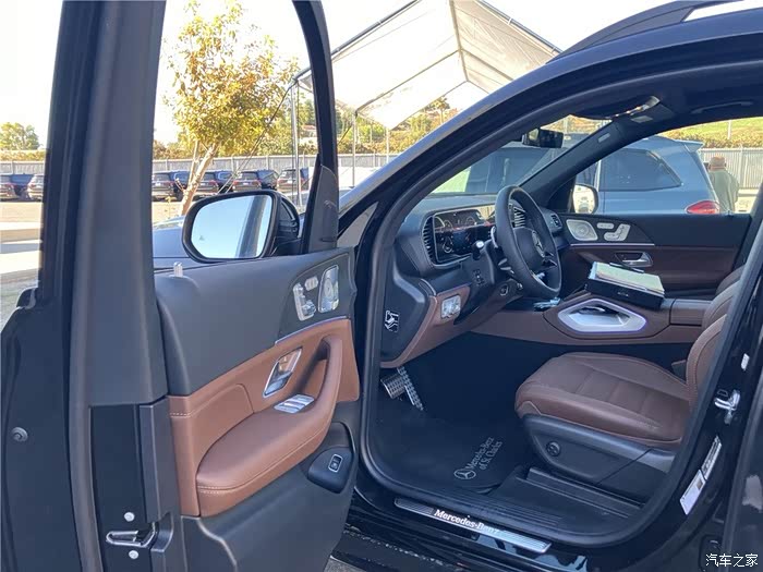 奔驰gls450 24款 7座 amg暗夜包 配置:21轮a