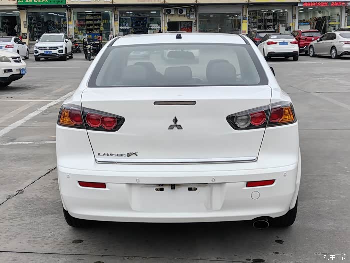 11年年三菱翼神广州一手18自动挡带天窗换挡拨片