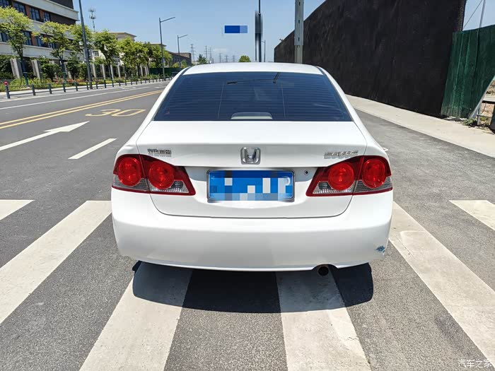 出售自用一手车,14年4月上牌本田思铭1.8手动,目前13.