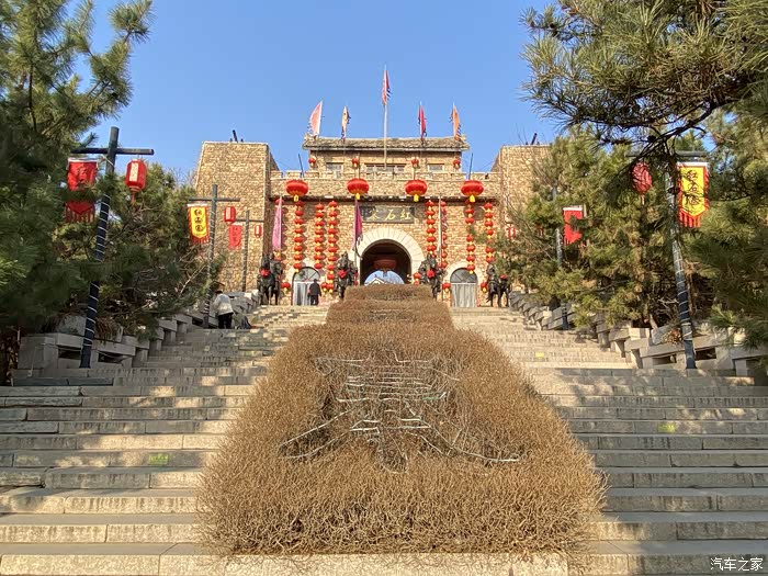 自驾出游红石寨领略古寨魅力