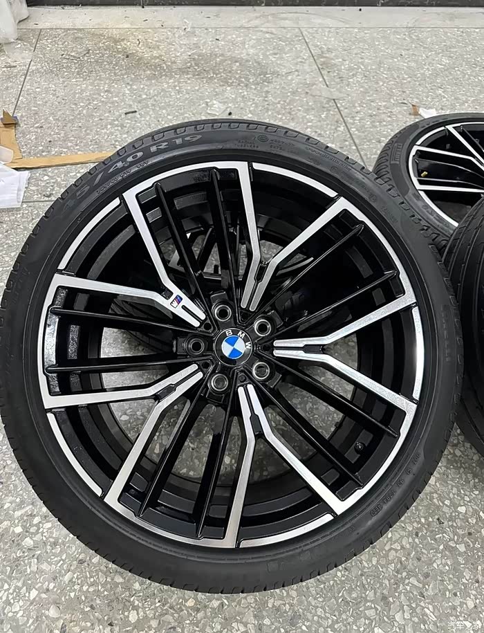 19寸宝马5系莲花款宝马m550i原厂轮毂带轮胎中意的