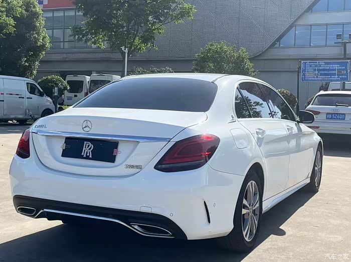 20款 20年上牌 奔驰c200l 加长版,外白内黑,液晶仪