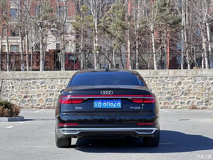 19年奥迪a8l50舒适一处补漆6万公里