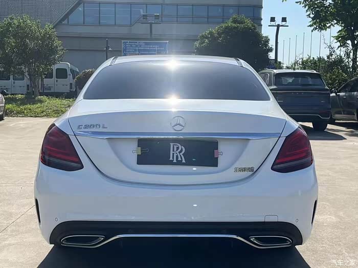 20款 20年上牌 奔驰c200l 加长版,外白内黑,液晶仪