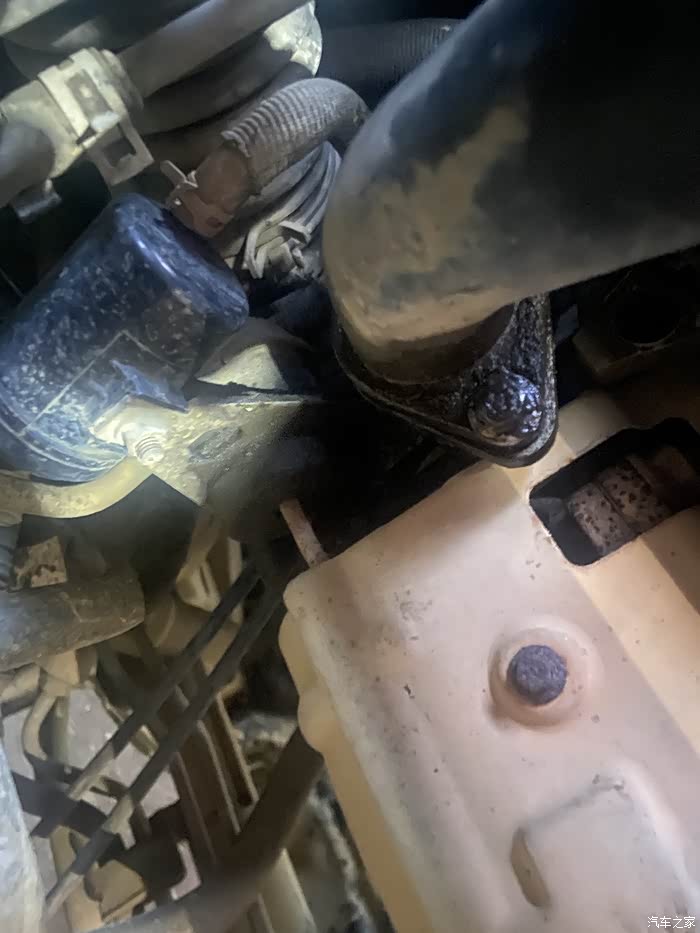 5t 4g15b 涡轮增压进气管渗油 怎