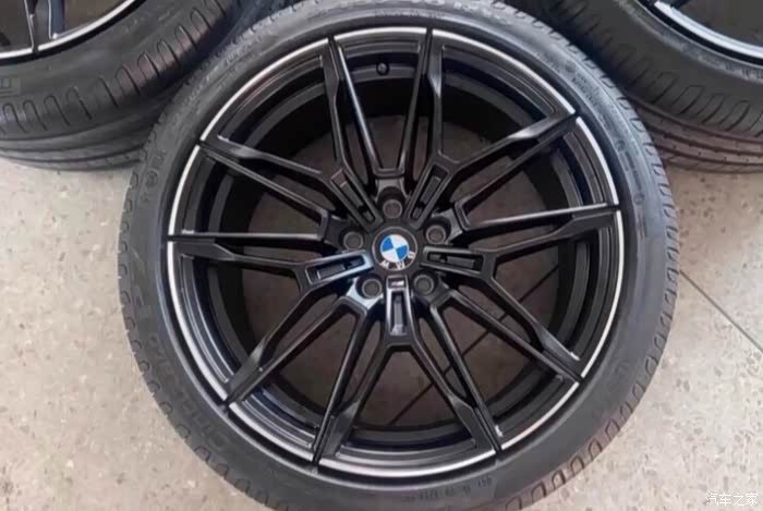 19寸最新款宝马轮毂轮胎精品套件