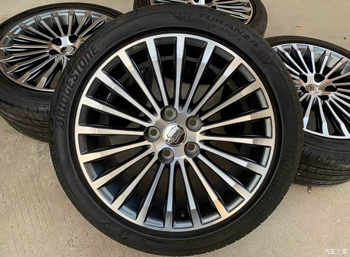 18寸丰田皇冠原厂轮毂轮胎,中意的约