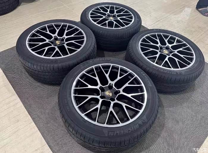 点击:>1|回复:>0macan论坛>20寸保时捷原装进口玛卡轮毂轮胎一套,诚心
